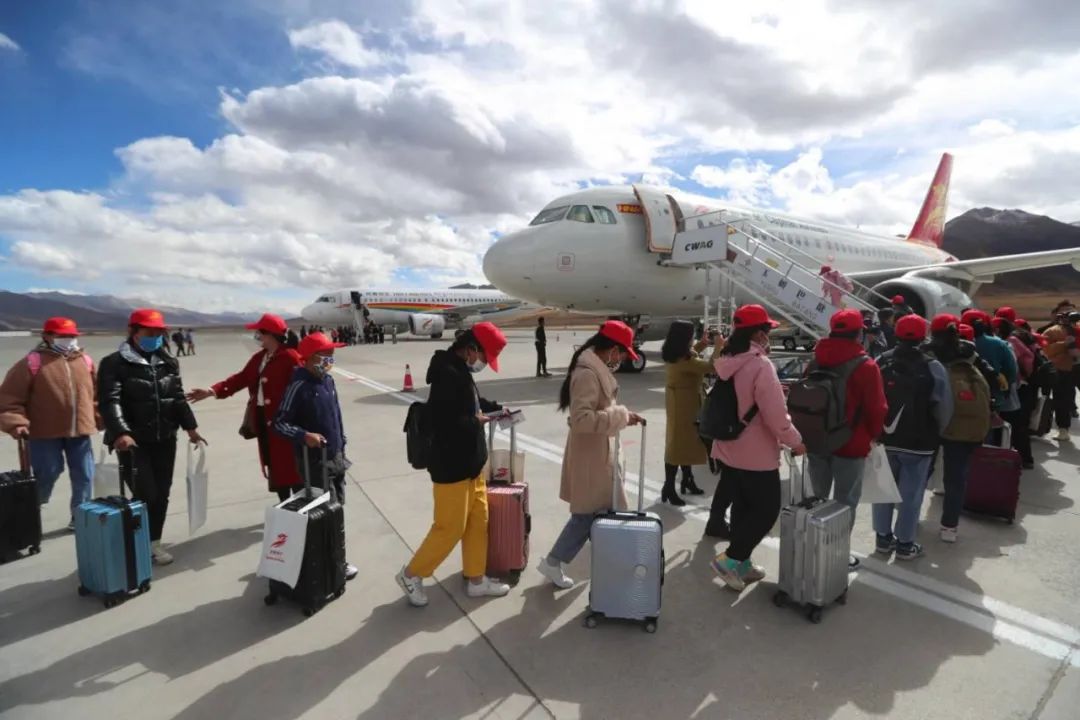 公益活动|中世通集团“放飞梦想 玉见未来”玉树青少年北京公益行